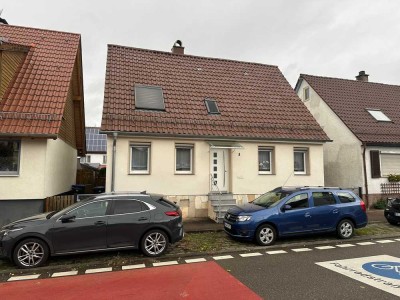 Kernsaniertes Einfamilienhaus in zentraler Lage