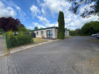 Großzügiges (Gewerbe-)Objekt mit Büroräumen und Lagerhallen **Kapitalanlage**