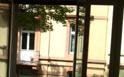 HELLE FREUNDLICHE WOHNUNG MIT BALKON