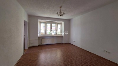 Erdgeschosswohnung in zentraler Lage - 4 Zimmer, ca.65m², teilsaniert, inkl. Personenaufzug