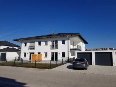 ... geräumige u. exklusive 3-Zi-Wohnung mit Balkon und hochwertiger EBK in ruhiger Lage...