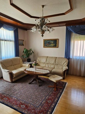 Helle, gepflegte 4-Zimmer-Wohnung mit großer Terrasse in ruhiger Lage