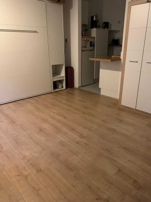 Möblierte 1-Zimmer-Wohnung mit Balkon und Tiefgarage