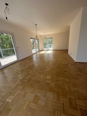 Schöne 4-Zimmer-Penthouse-Wohnung mit gehobener Innenausstattung mit Balkon in Duisburg