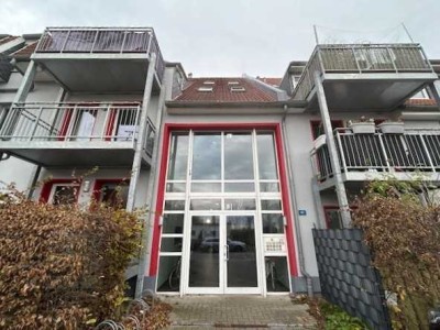 Charmante 3-Zimmer Wohnung mit offener Küche und Bad mit Wanne im Hochparterre mit Balkon