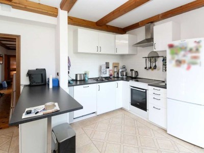 Großzügige Wohnung in ruhiger Lage von Angersbach mit Balkon & überdachtem Freisitz