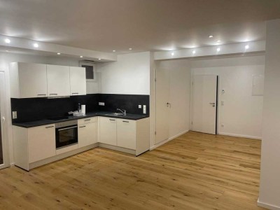 Kernsaniertes 1-Zimmer-Apartment mit privatem Außenbereich