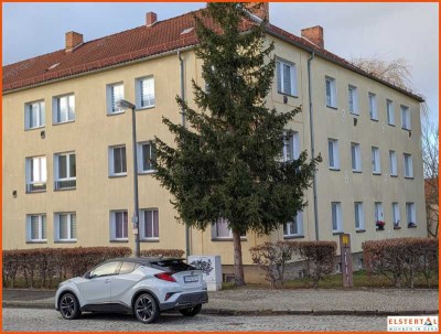 Gemütliche 2-Raum-Wohnung in ruhiger, grüner Lage! Neuer Bodenbelag! Küche und Bad mit Fenster!