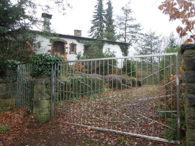 Großes Grundstück mit sehr sanierungsbedürftigem EFH in Mulartshütte