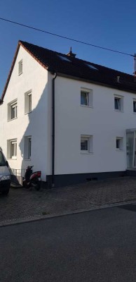 Gepflegte 4-Raum-Wohnung mit Balkon und Einbauküche in Bondorf