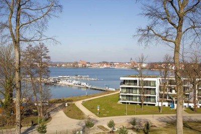 Exklusive Ferien-Maisonette-Wohnung mit Sauna und Blick auf die Müritz und den Yachthafen