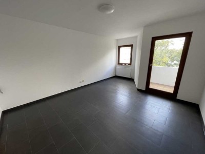 Mietbeginn erst ab 01.10.25!  Sanierte 1-Zimmer-Wohnung mit Balkon und Einbauküche in Germersheim!