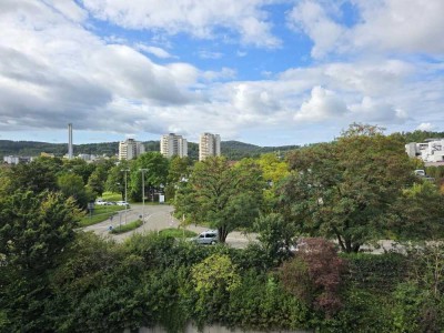 *PROVISIONSFREI* Winnenden – Lange Weiden - 2-DG Wohnung mit traumhafter Aussicht und Dachterrasse!