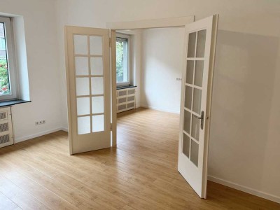 Charmante 3,5 Zi. Altbauwohnung in Rheinnähe/Golzheim mit Balkon, absolut ruhige Lage