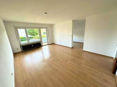 Schöne 2,5-Zimmer Wohnung mit Sonnenbalkon und Stellplatz
