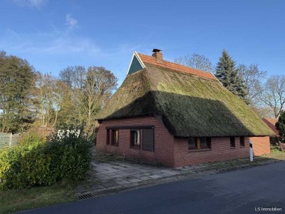 Sanierungsobjekt mit Reetdach in ruhiger Lage von Lemwerder–Deichshausen