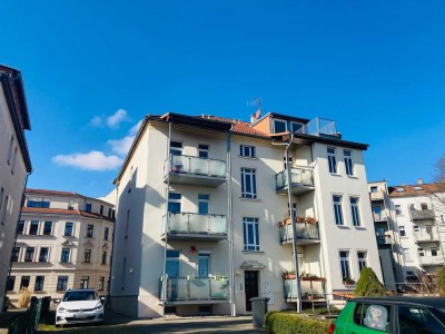 Geschmackvolle 2,5-Raum-Dachgeschosswohnung (EBK, Balkon, Stellplatz)