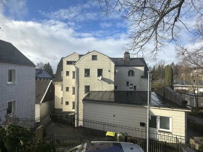 Mehrfamilienhaus in zentraler Lage von Münchberg voll vermietet als Kapitalanlage...