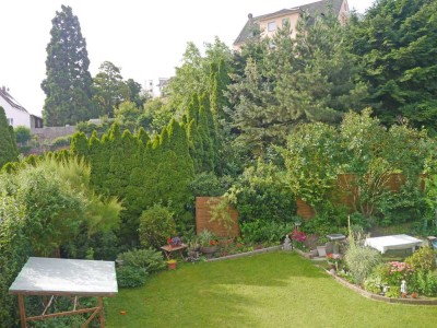 Sonnendurchflutete Wohnung, zentral, im Grünen und ruhig. Einziehen und wohlfühlen!