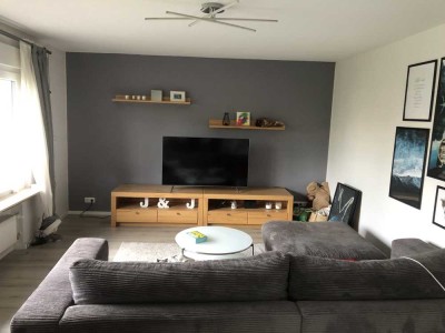 Gehobene kernsanierte 3 Zimmer Wohnung im 1. OG mit großem Garten und Einbauküche