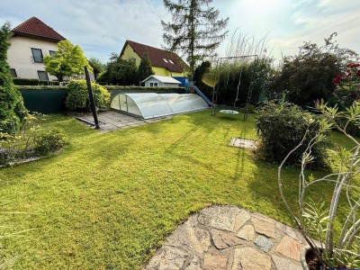 Zweifamilienhaus in Gerasdorf bei Wien: 8 Zimmer, Garten, Loggia und Terrasse sowie 2 Garagen – Ihr neues Zuhause !!!