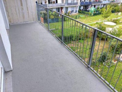 Ruhiger 2 ZIMMER-NEUBAU + großer Balkon 11m² + Einbauküche + großes Bad mit Wanne / WC + Lift!