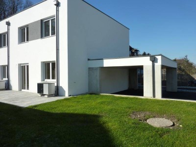 Linz-Süd: Bezugsfertig! Eckreihenhaus niedrigenergie-ziegelmassiv, 4 Zimmer, pflegeleichter Garten (inkl. Terrasse ca. 100m²), inkl. Carportabstellplatz.