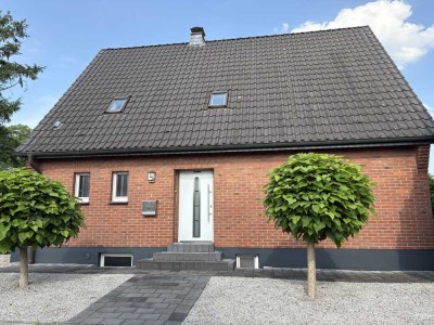 Freistehendes Einfamilienhaus mit Garten in ruhiger Wohnlage in Alpen- Menzelen