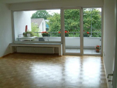 Schöne, geräumige zwei Zimmer Wohnung in Rheinisch-Bergischer Kreis, Bergisch Gladbach, In der Auen