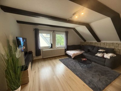 Schöne 3 Zimmer DG u. Pkw-Stellplatz in Citynähe!