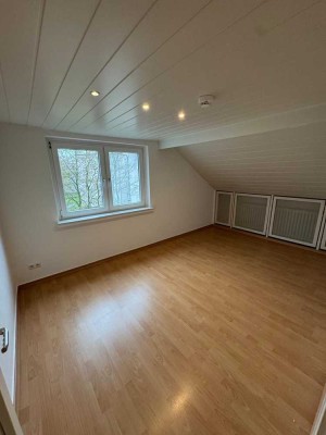 Großzügige 3 Zimmer Wohnung