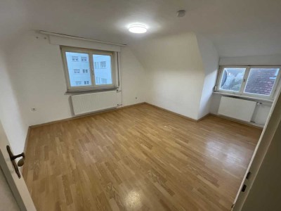 3-Zi. DG-Wohnung im 2.Stock sehr hell und gemütlich, 55m² Stuttgart Stammheim