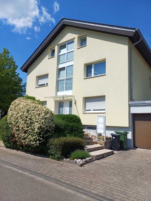 Modernisierte 3,5-Zimmer-Wohnung mit Balkon und Einbauküche in Waghäusel-Kirrlach