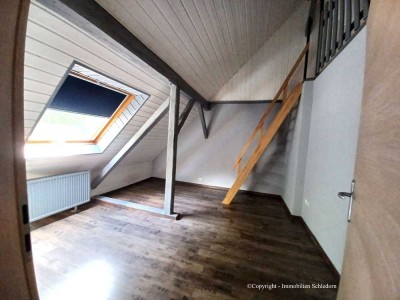 „Haus im Haus“ Stil Eigentumswohnung mit Gartenpool auf Erbpachtgrundstück!