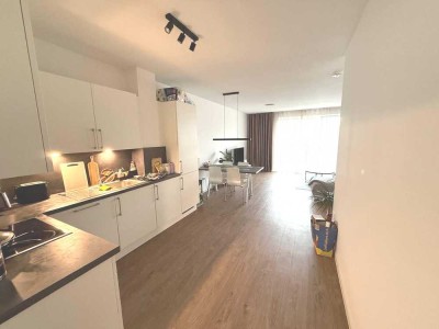 Heiligkreuzviertel: Zweizimmerwohnung mit EBK, Terrasse und Stellplatz
