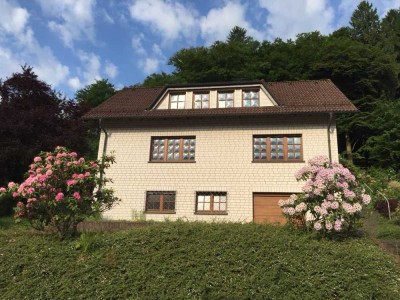 Freistehendes Haus am Waldesrand mit Sauna. Jetzt informieren unter 0160 99817875