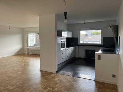 Gut geschnittene 3–Zimmer-Wohnung (89 m²) mit Balkon & EBK in Mülheim-Heimaterde