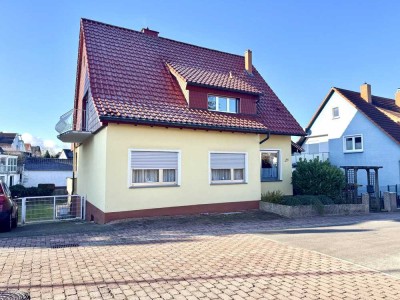 Weilerbach - Gepflegte 4-Zimmerwohnung mit Balkon und Garten in Weilerbach