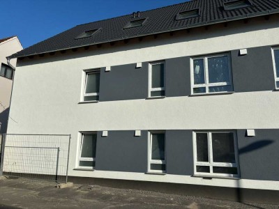 Stilvolle 4-Raum-Wohnung mit luxuriöser Innenausstattung mit EBK in Jügesheim