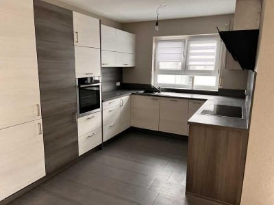Geschmackvolle, vollst. renovierte 3-Raum-Wohnung mit geh. Innenausstattung mit EBK in Lampertheim