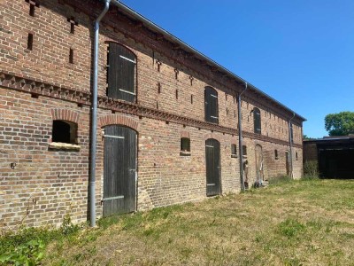 Baugrundstück mit Remise zum Ausbau!
Provisionsfrei!