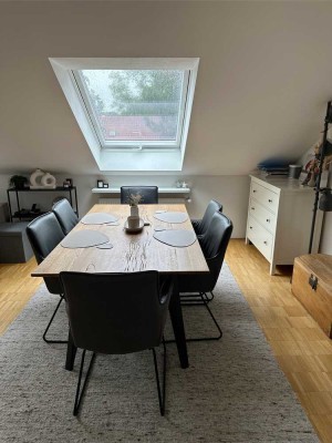 * Charmante Dachgeschosswohnung mit viel Licht *
