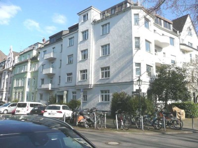 Oberkassel -- Mittendrin!!! -- großzügige 2-Zi-Wohnung