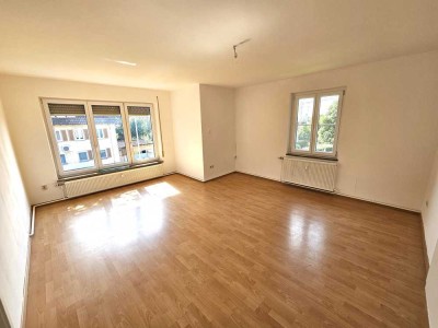 Modernisierte & helle 4-Zimmer-Wohnung mit Balkon in bevorzugter Lage Nähe Gesundheitszentrum