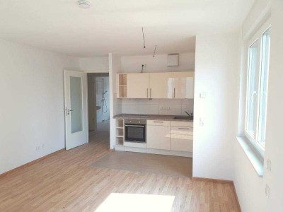 Moderne 2,5-Zimmer-Wohnung mit Balkon und Einbauküche in Berlin-Biesdorf