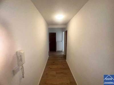 Schöne 2 Zimmer Dachgeschosswohnung in Ludwigshafen-Hemshof WG geeignet
