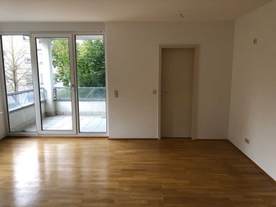 3-Zimmer-Hochparterre-Wohnung mit Balkon und Einbauküche in Friedberg