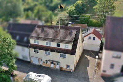 Viel Platz für Familie & Visionen – Einfamilienhaus mit zwei Wohnbereichen und großer Doppelgarage.