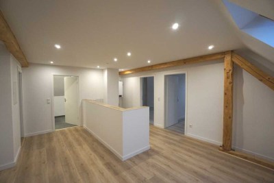 Schmuckstück: Dachgeschosswohnung, 3 Zimmer + Wohnküche