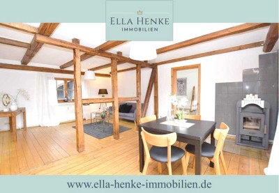 Wie ein Haus: Stilvolle, schöne Fachwerk-Maisonette-Wohnung mit großer Terrasse + Mini-Garten...